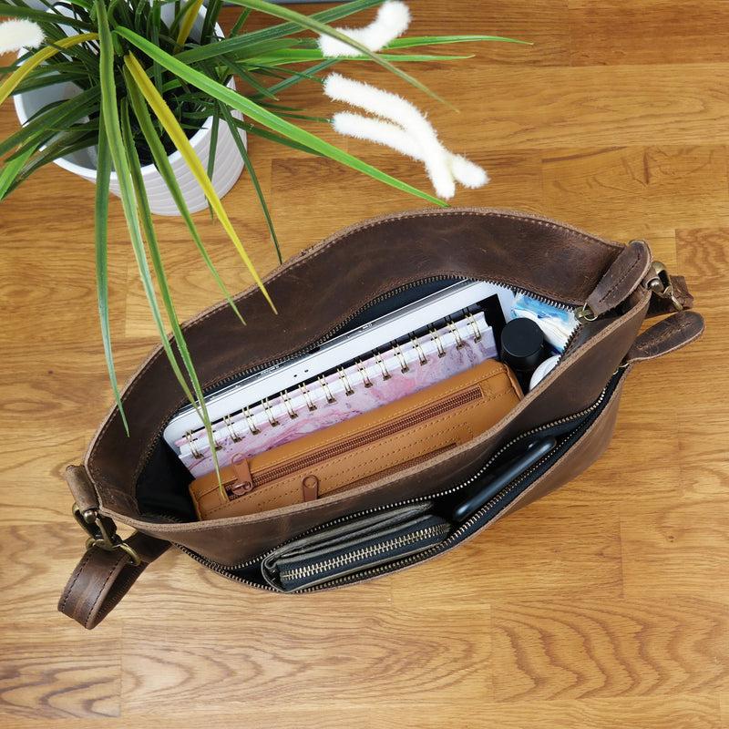 Leconi Umhängetasche Schultertasche Freizeittasche Leder schlamm LE3050 Saisonale Angebote