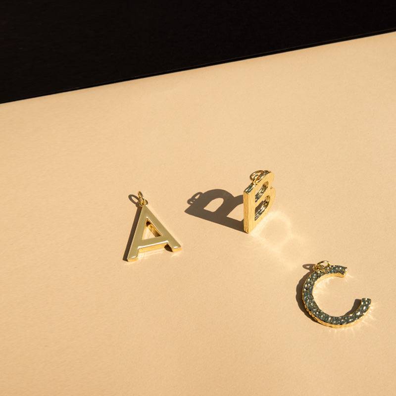Maison Héroïne BUCHSTABEN ANHÄNGER Schlussverkauf