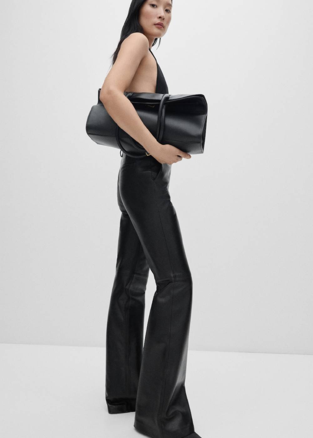 Mango Flared Hose aus Leder Cyber Monday