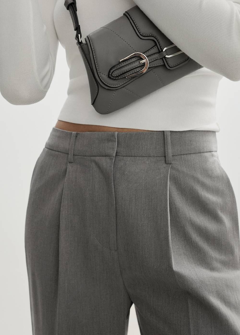 Mango Gerade Bundfaltenhose Kostenlose Rückgabe