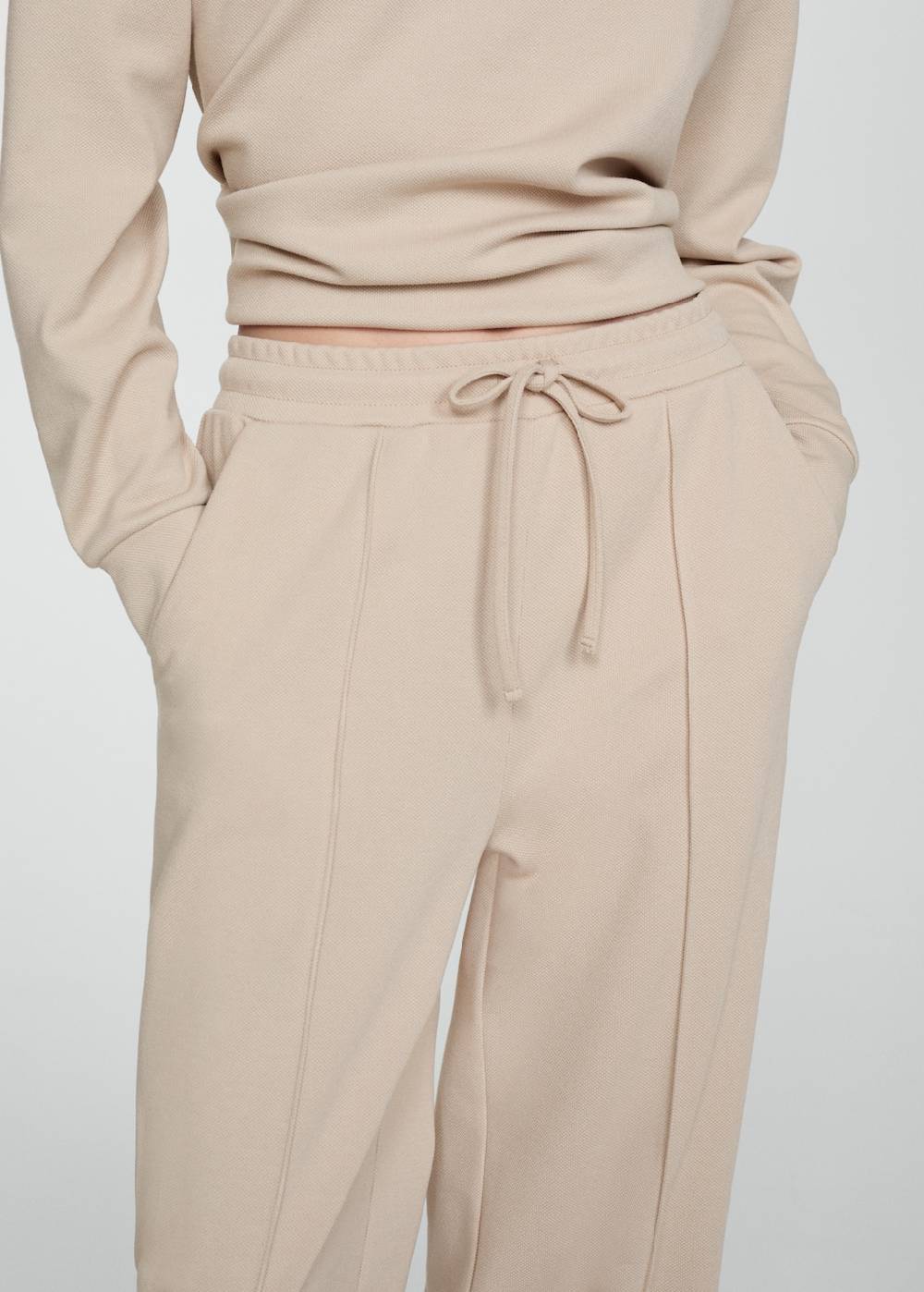 Mango Gerade Hose mit Nähten Black Friday