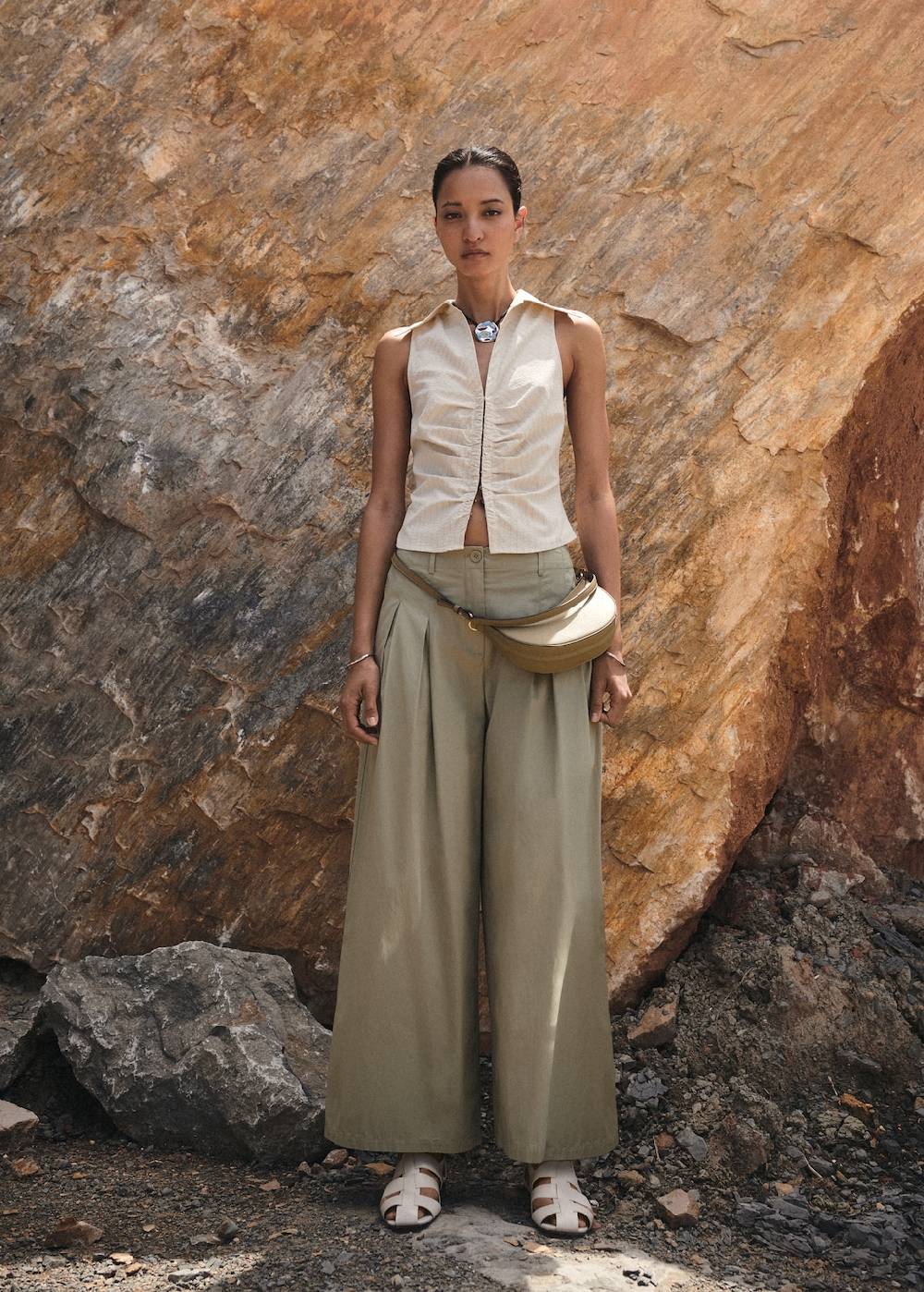 Mango Baumwollhose mit Bundfalten Bestseller
