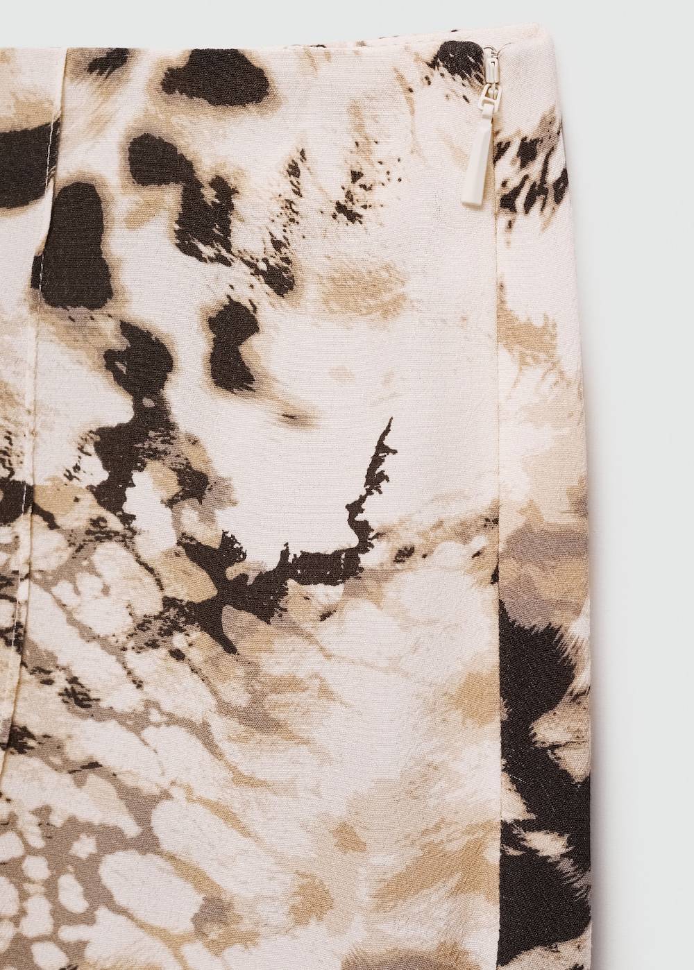 Mango Fließende Hose mit Animal-Print Fabrikladen