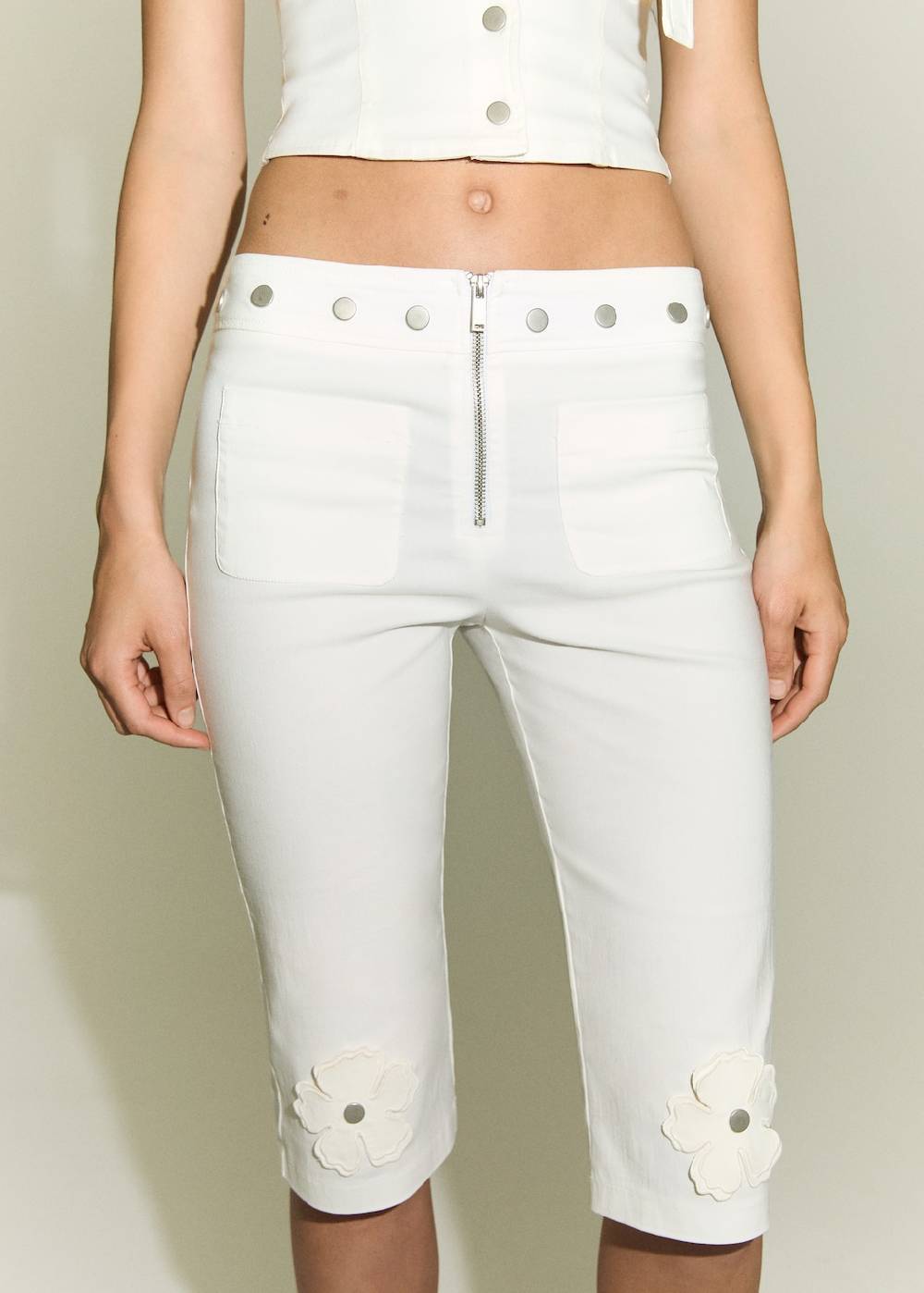 Mango Caprihose mit Zierknöpfen Black Friday Preise