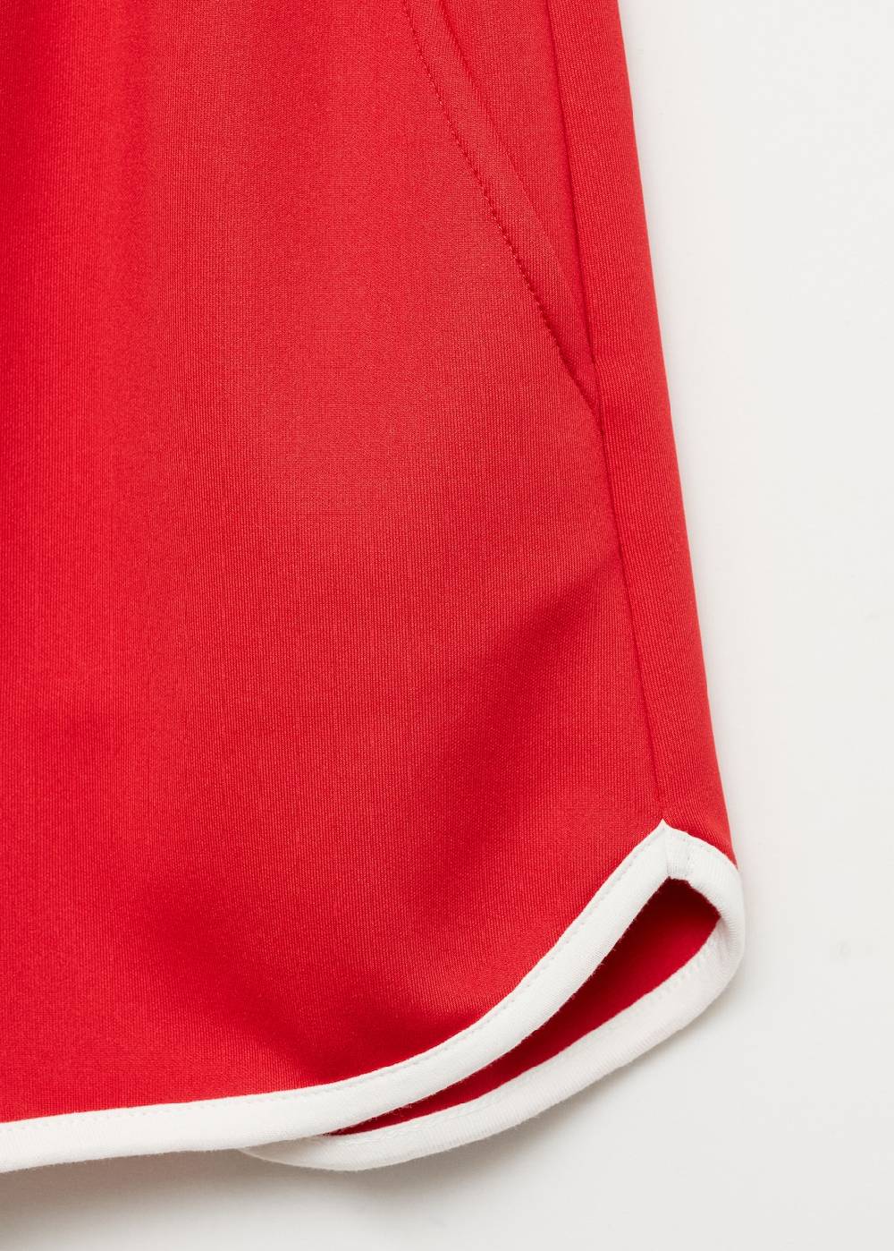 Mango Gerade Shorts mit Kontrastabschlüssen Vatertagsangebot