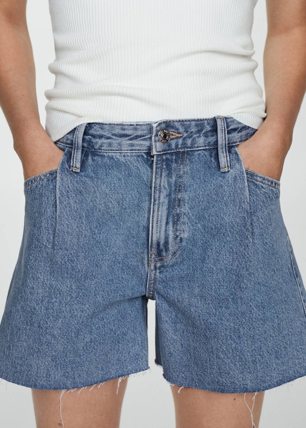 Mango Jeansshorts mit ausgefranstem Saum Blitzangebot