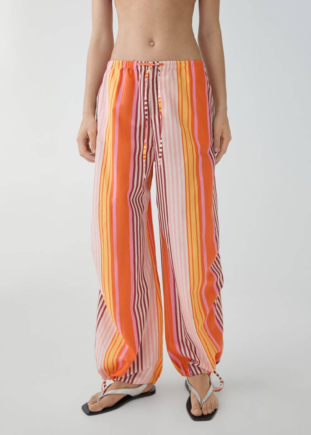 Mango Fallschirmhose mit Streifenprint 2025