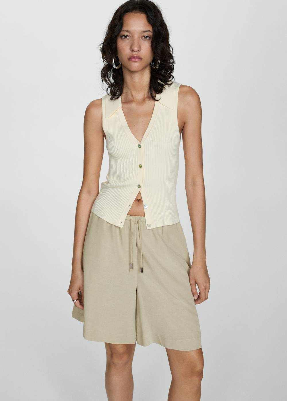 Mango Wideleg-Bermudashorts aus Lyocell im Angebot