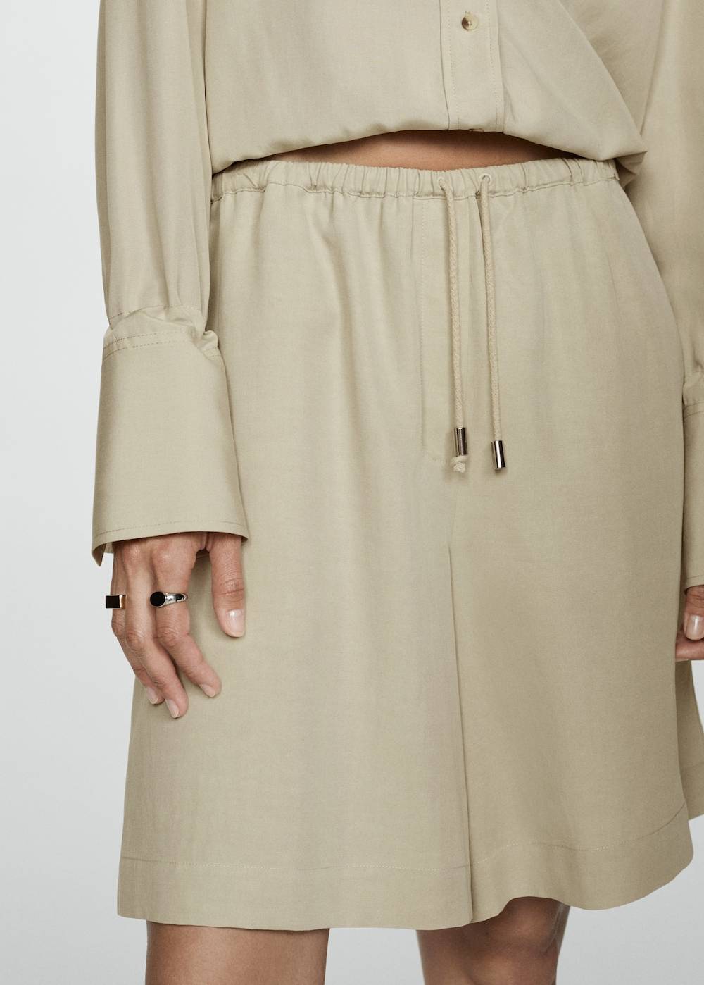 Mango Wideleg-Bermudashorts aus Lyocell im Angebot