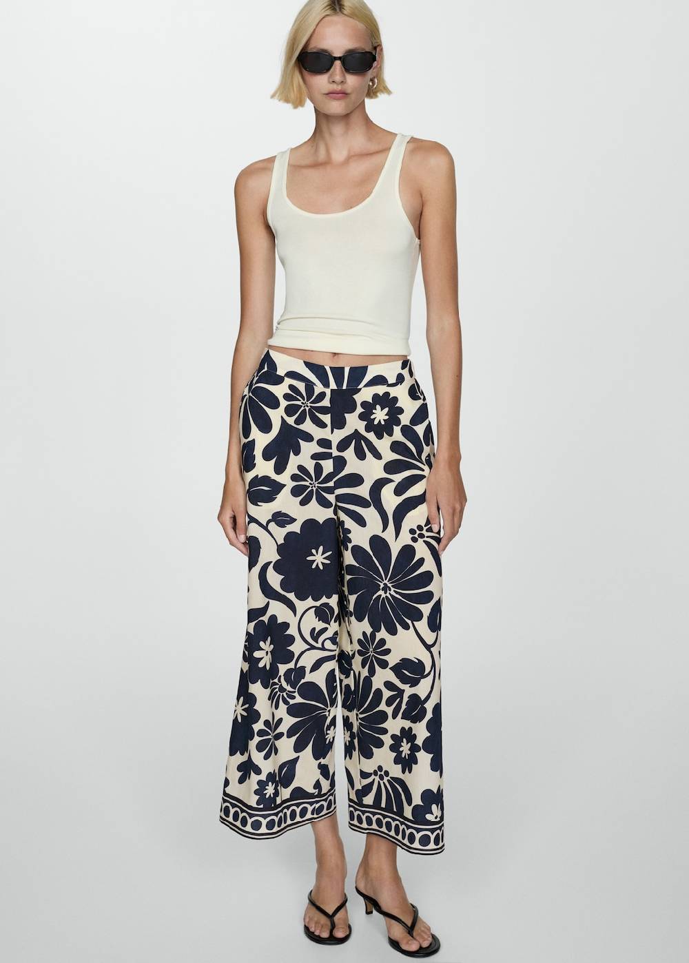Mango Fließende Hose mit Blumendruck Preisnachlass