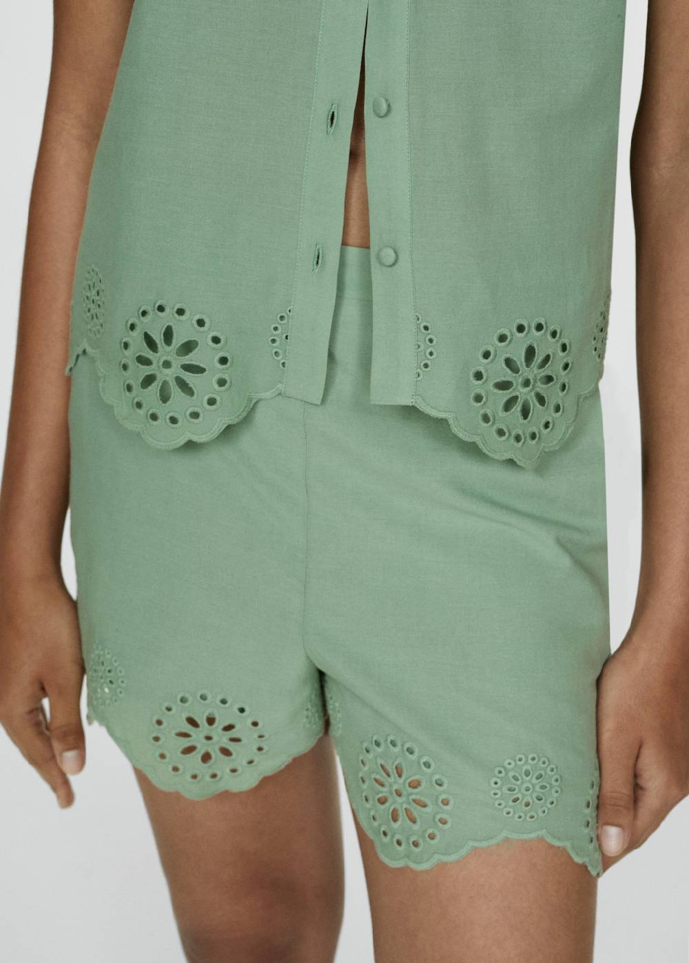 Mango Bestickte Lochstrick-Shorts Heißer Verkauf