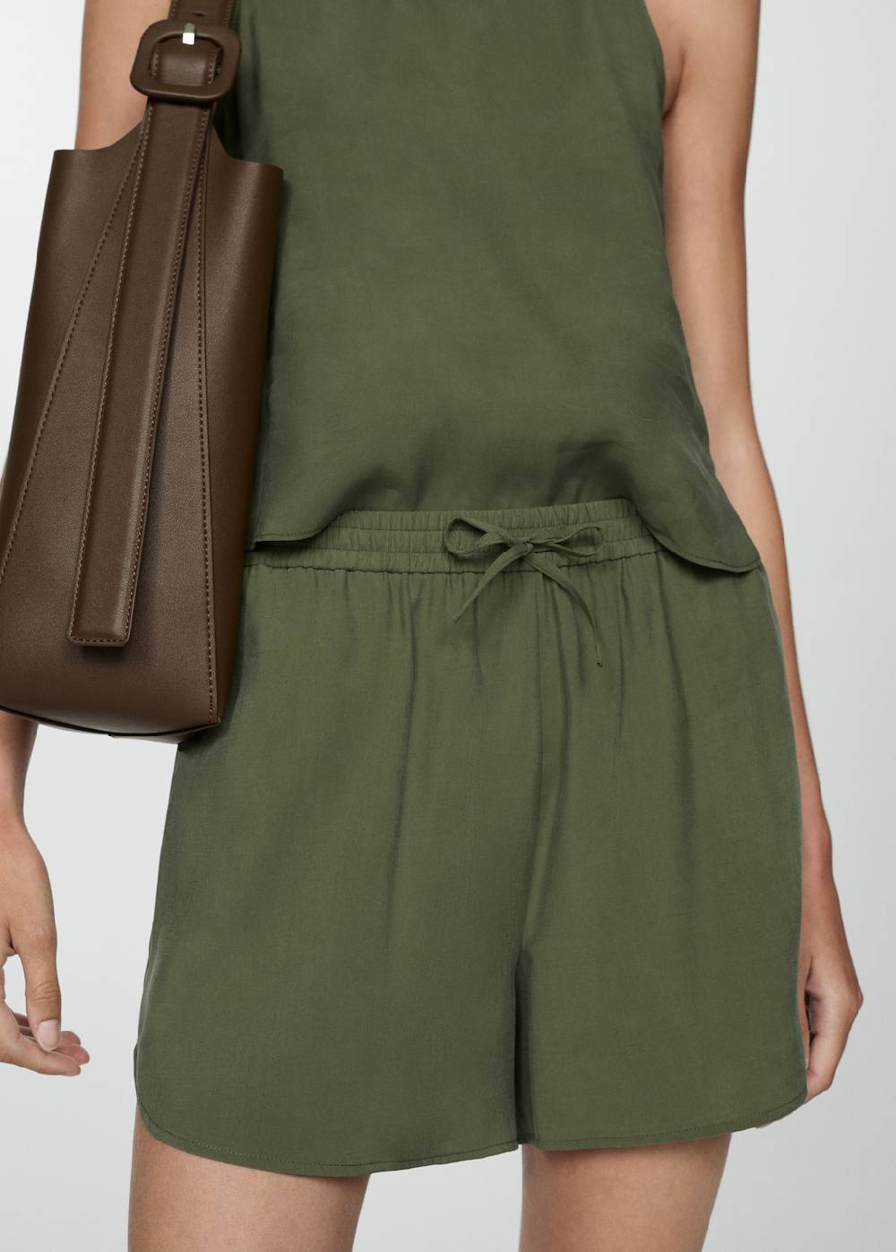 Mango Modal-Shorts mit Schleife 2025