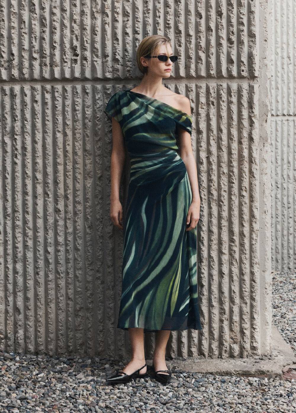 Mango Gemustertes Kleid mit drapierten Details Begrenztes Angebot