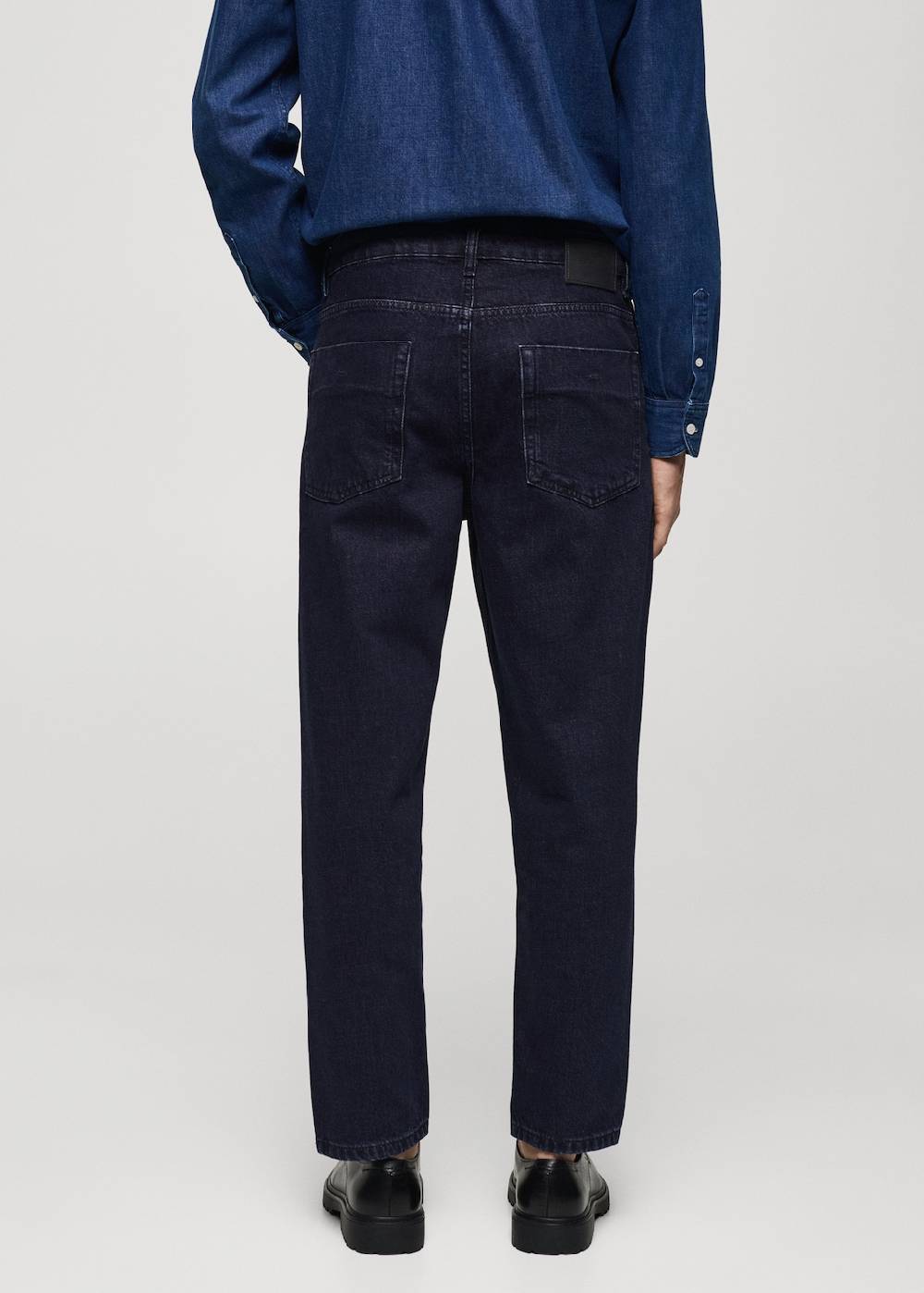 Mango Relaxed Fit-Jeans mit dunkler Waschung Letzter Tag