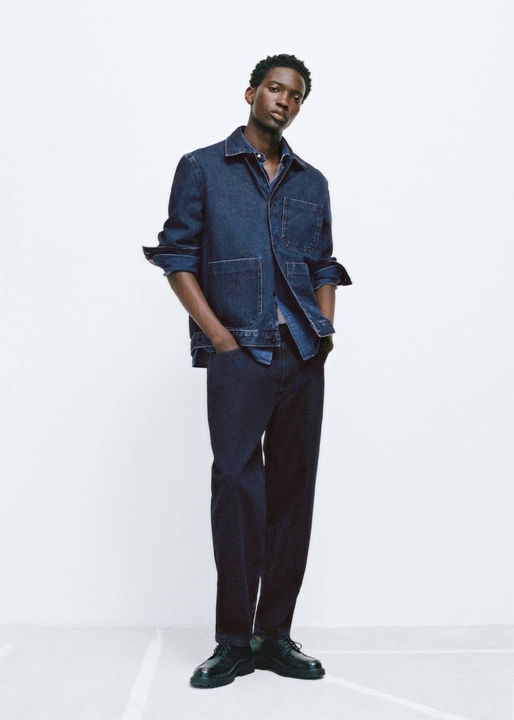 Mango Relaxed Fit-Jeans mit dunkler Waschung Letzter Tag