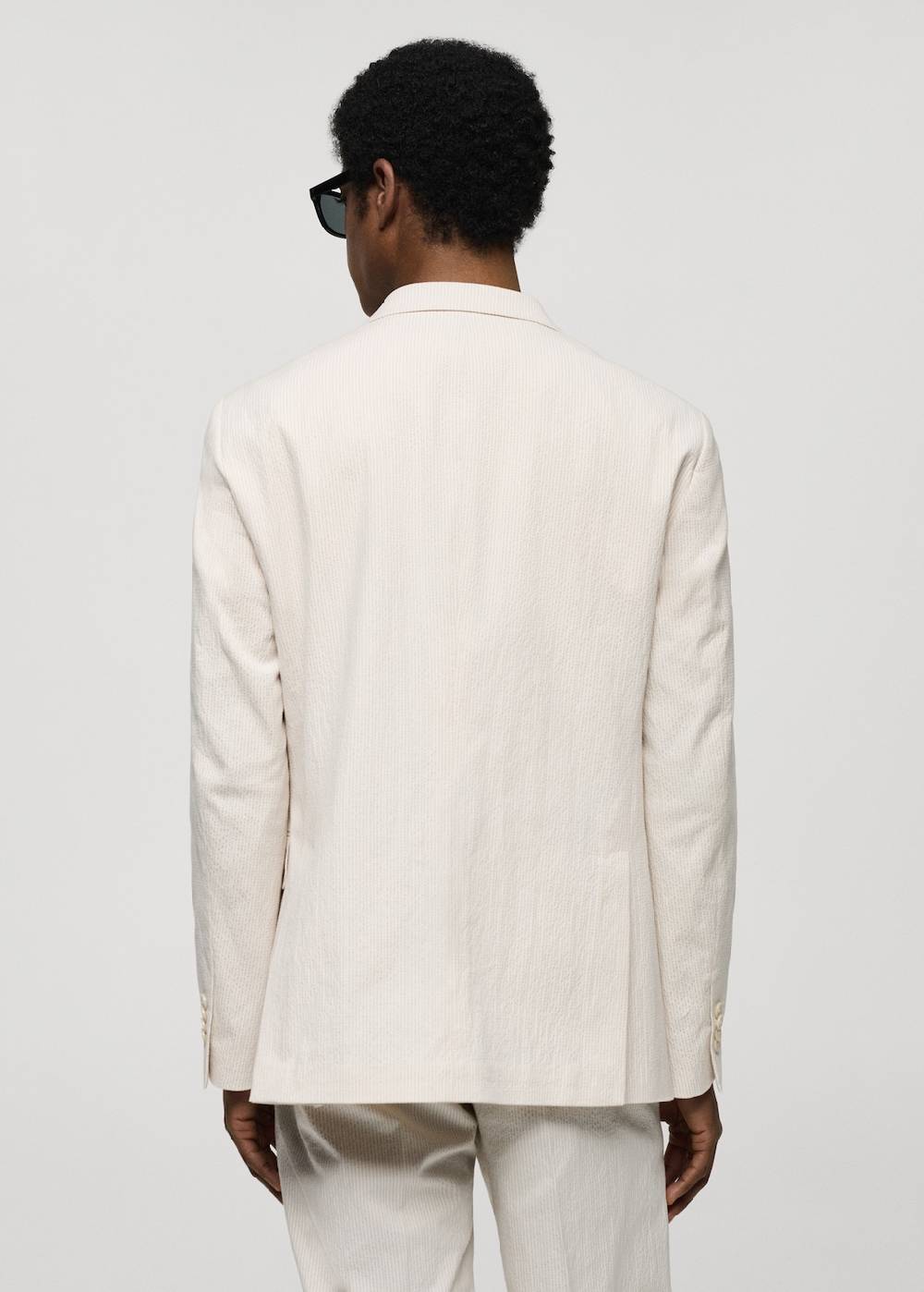 Mango Gestreifte Slim-Fit-Anzugjacke aus Seersucker-Baumwolle Kauf eins, bekomm eins gratis