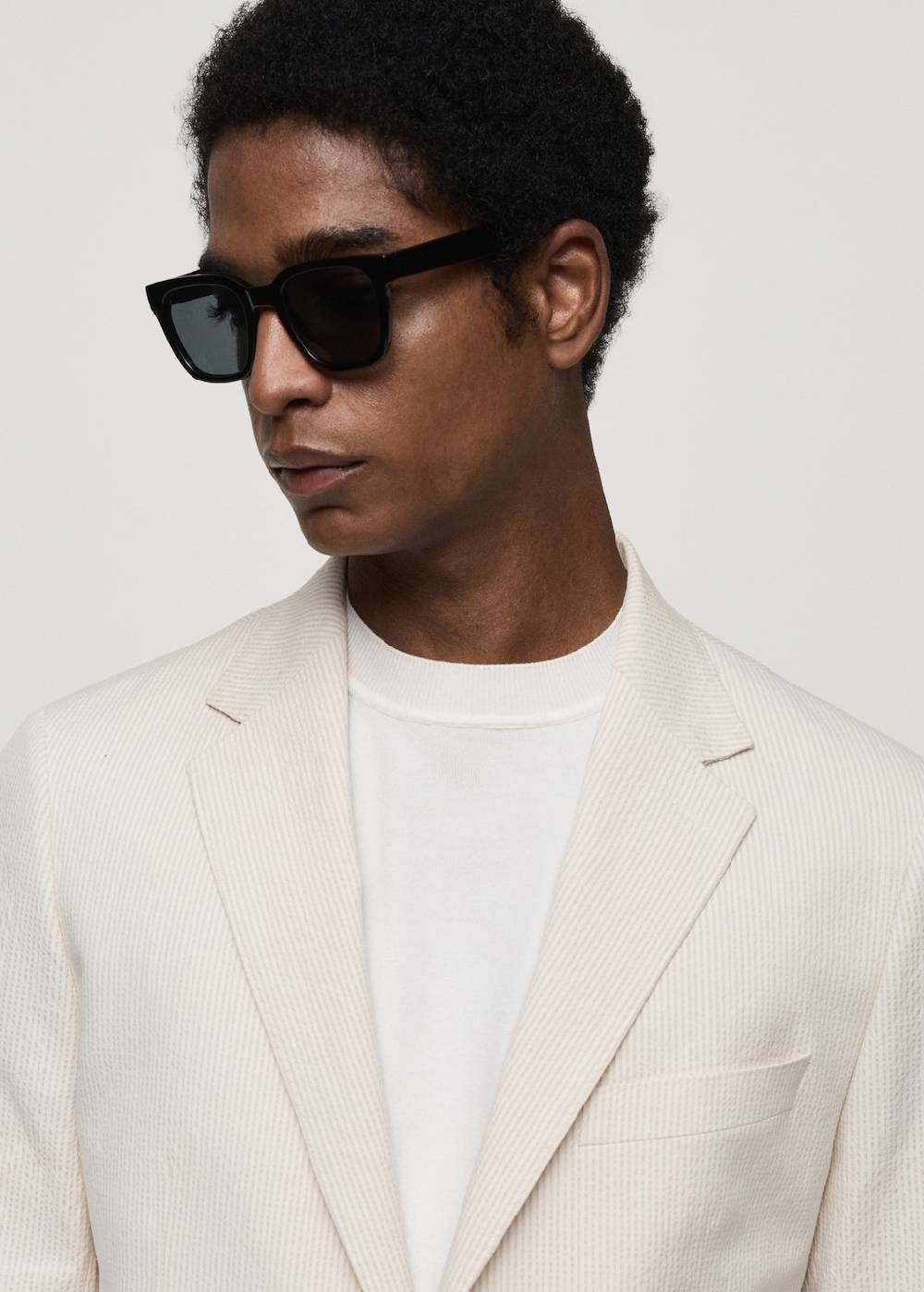 Mango Gestreifte Slim-Fit-Anzugjacke aus Seersucker-Baumwolle Kauf eins, bekomm eins gratis