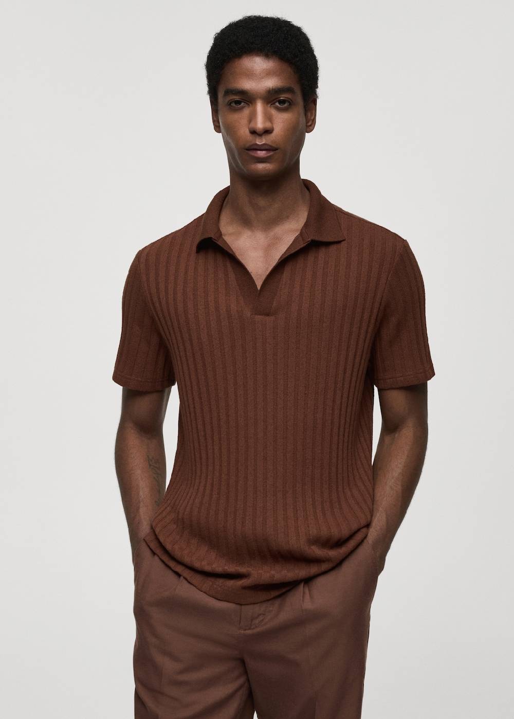 Mango Geripptes Regular-Fit-Poloshirt aus Baumwolle Bis zu 65% Rabatt