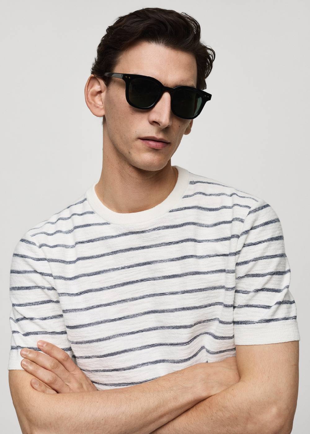 Mango Gestreiftes T-Shirt aus Baumwollstrick Preisnachlass