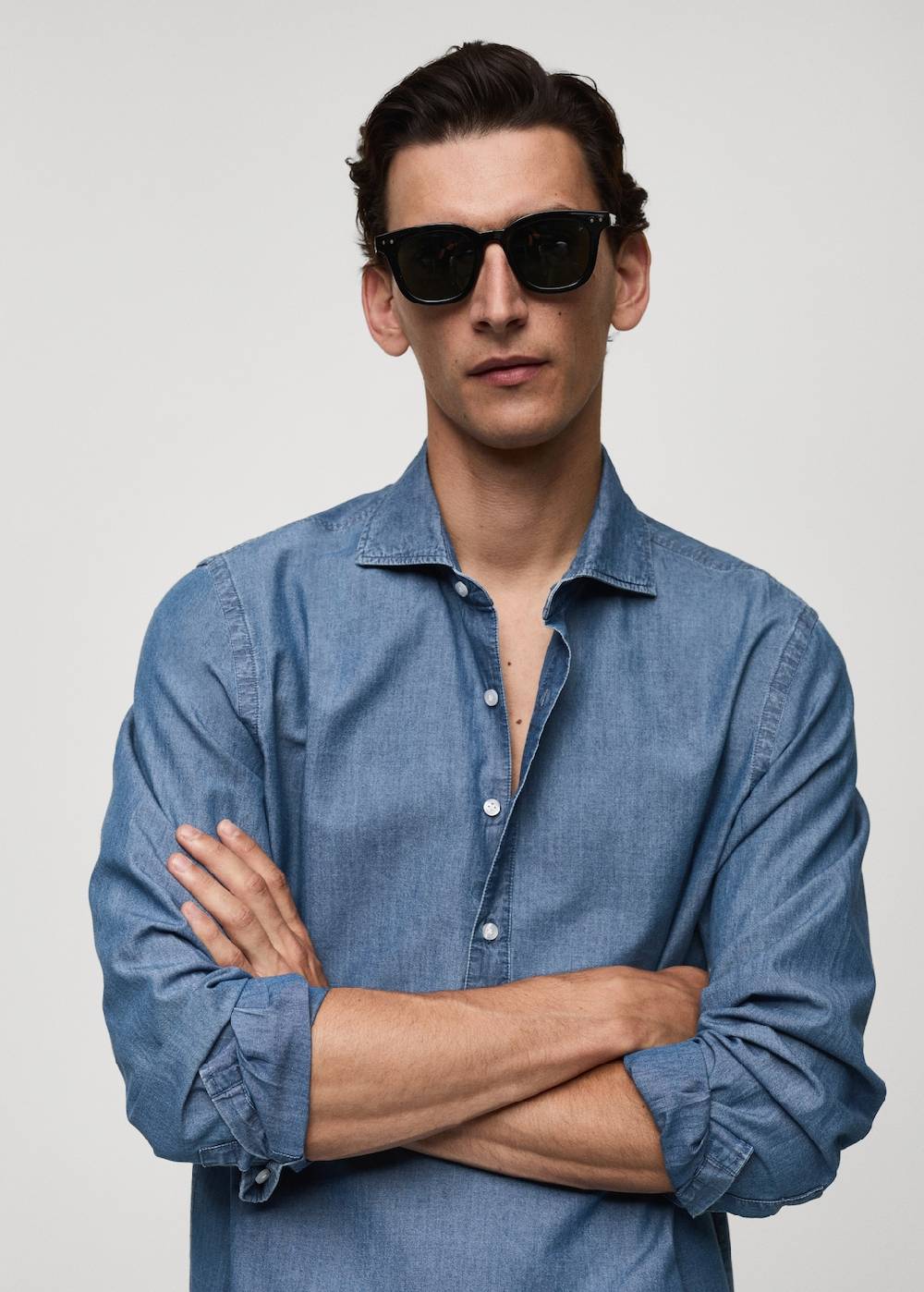Mango Regular-Fit-Polohemd aus 100 % Baumwoll-Chambray Kostenlose Rückgabe
