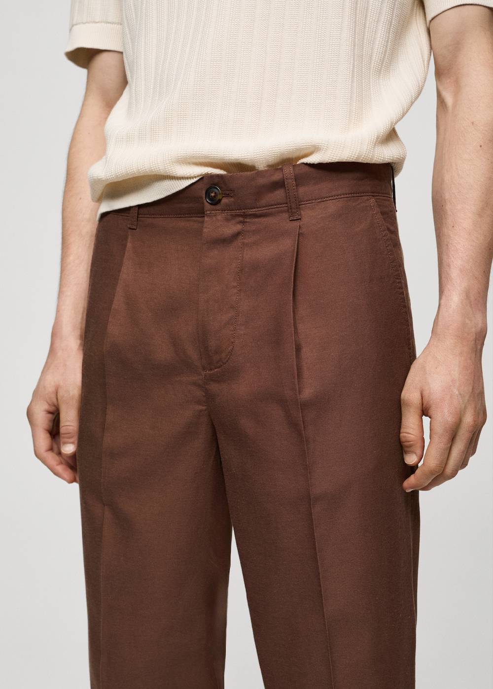 Mango Bundfaltenhose aus Lyocell mit Baumwolle Fabrikladen