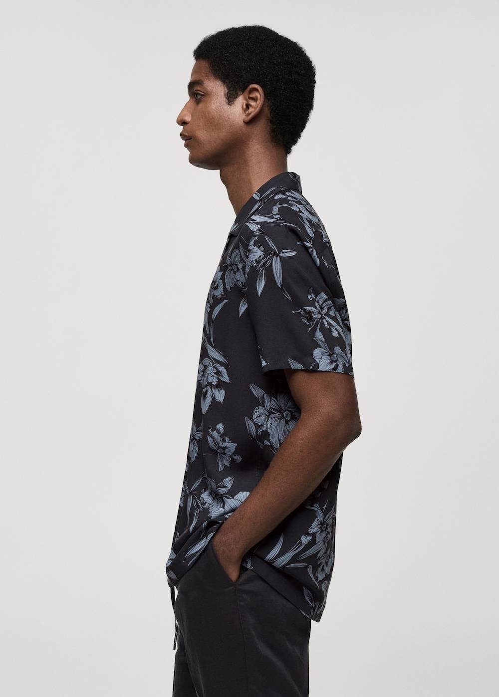 Mango Fließendes Hemd mit Hawaii-Print Muttertagsangebot