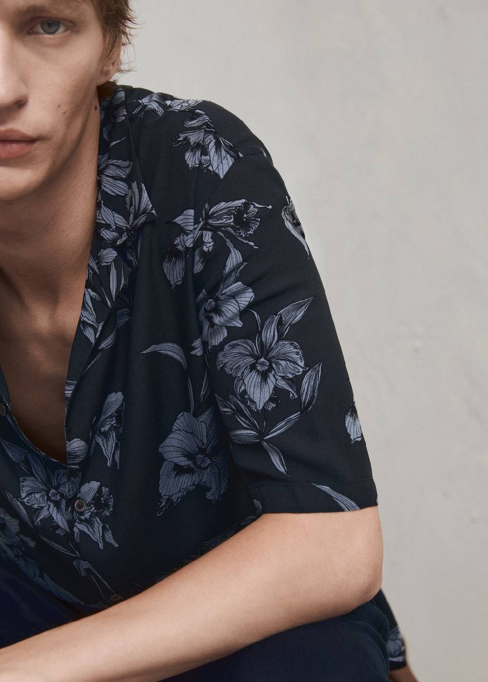 Mango Fließendes Hemd mit Hawaii-Print Muttertagsangebot