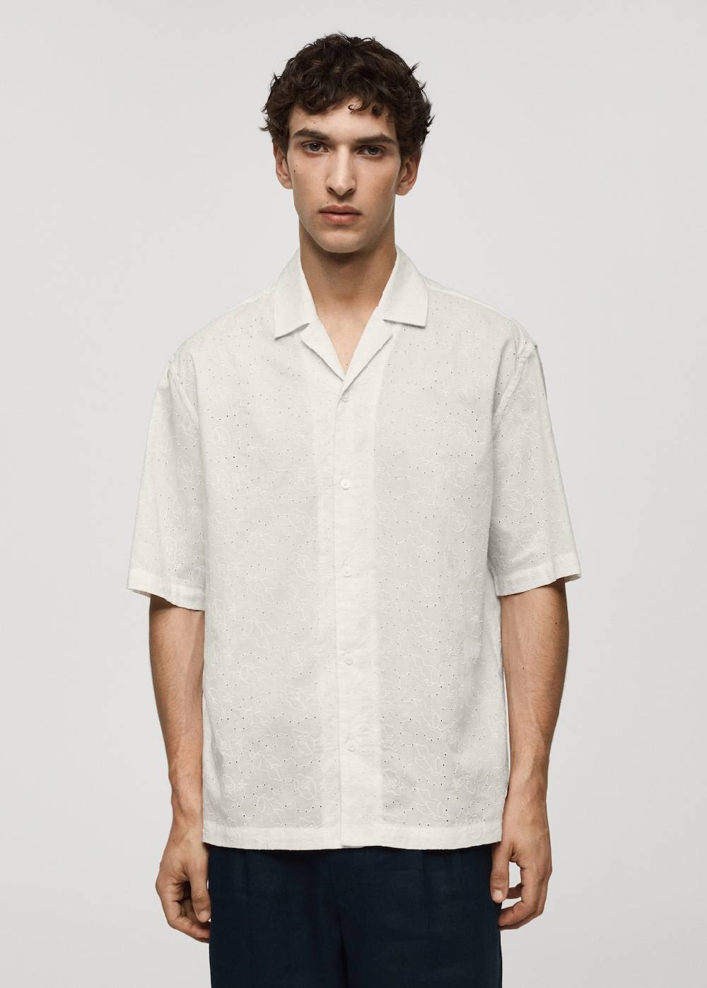 Mango Besticktes Relaxed-Fit-Hemd aus 100 % Baumwolle Lagerräumung