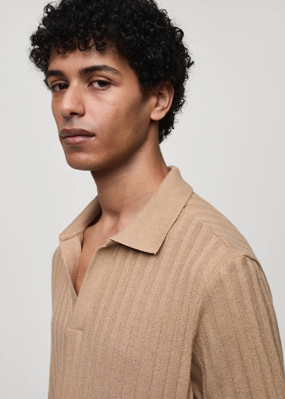 Mango Geripptes Regular-Fit-Poloshirt aus Baumwolle Kauf eins, bekomm eins gratis