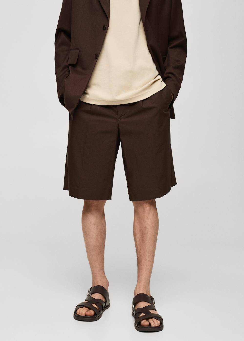 Mango Relaxed Fit-Bermudashorts mit Abnähern