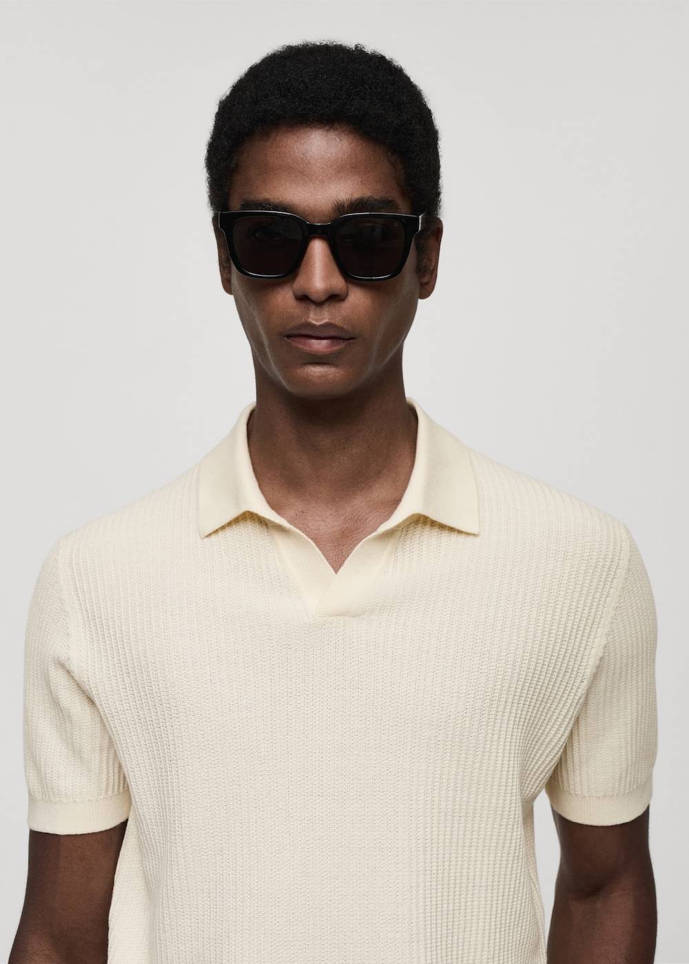 Mango Geripptes Strick-Poloshirt aus Baumwolle Speichern exportieren