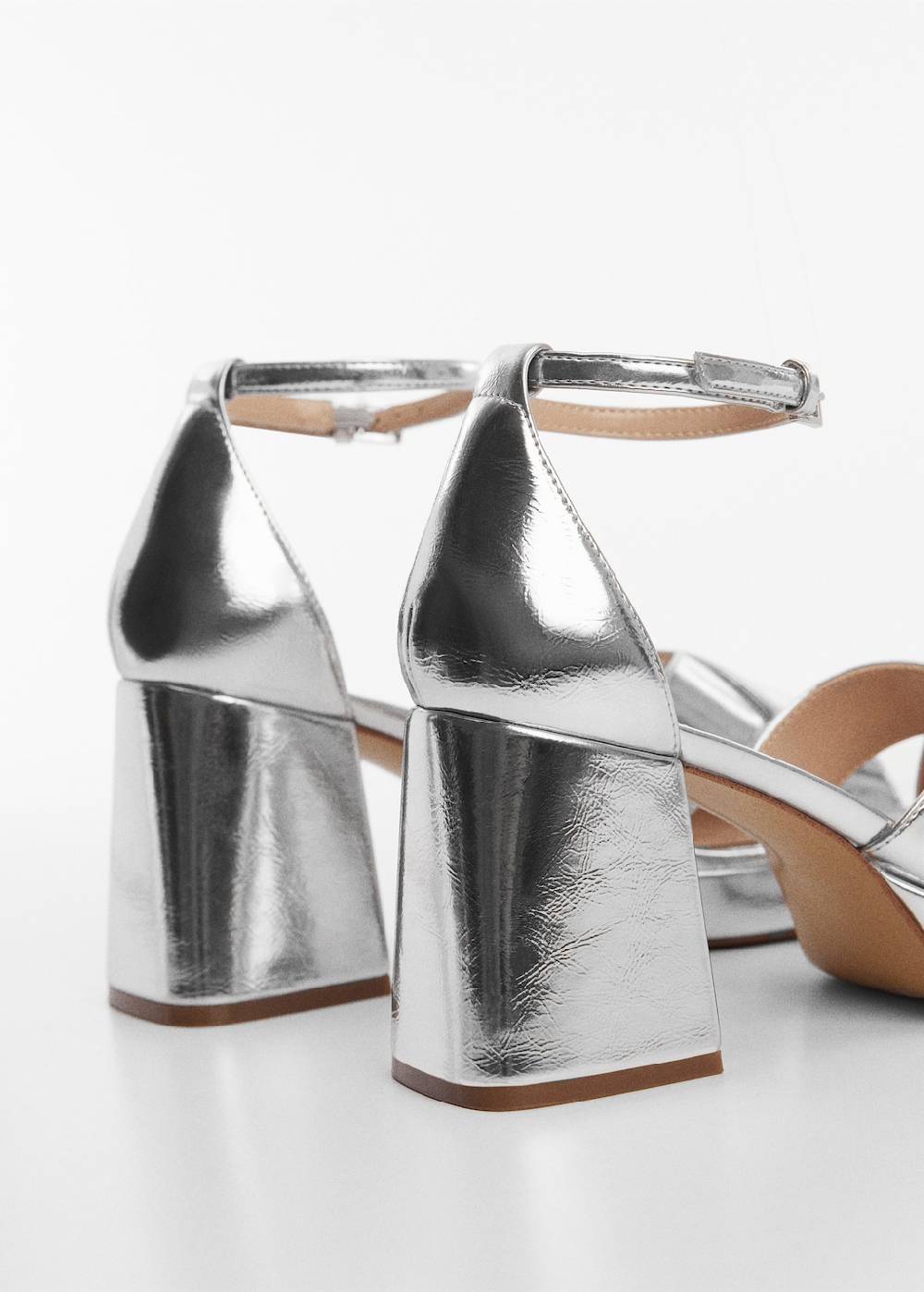 Mango Metallic-Sandale mit Absatz Neueste Mode