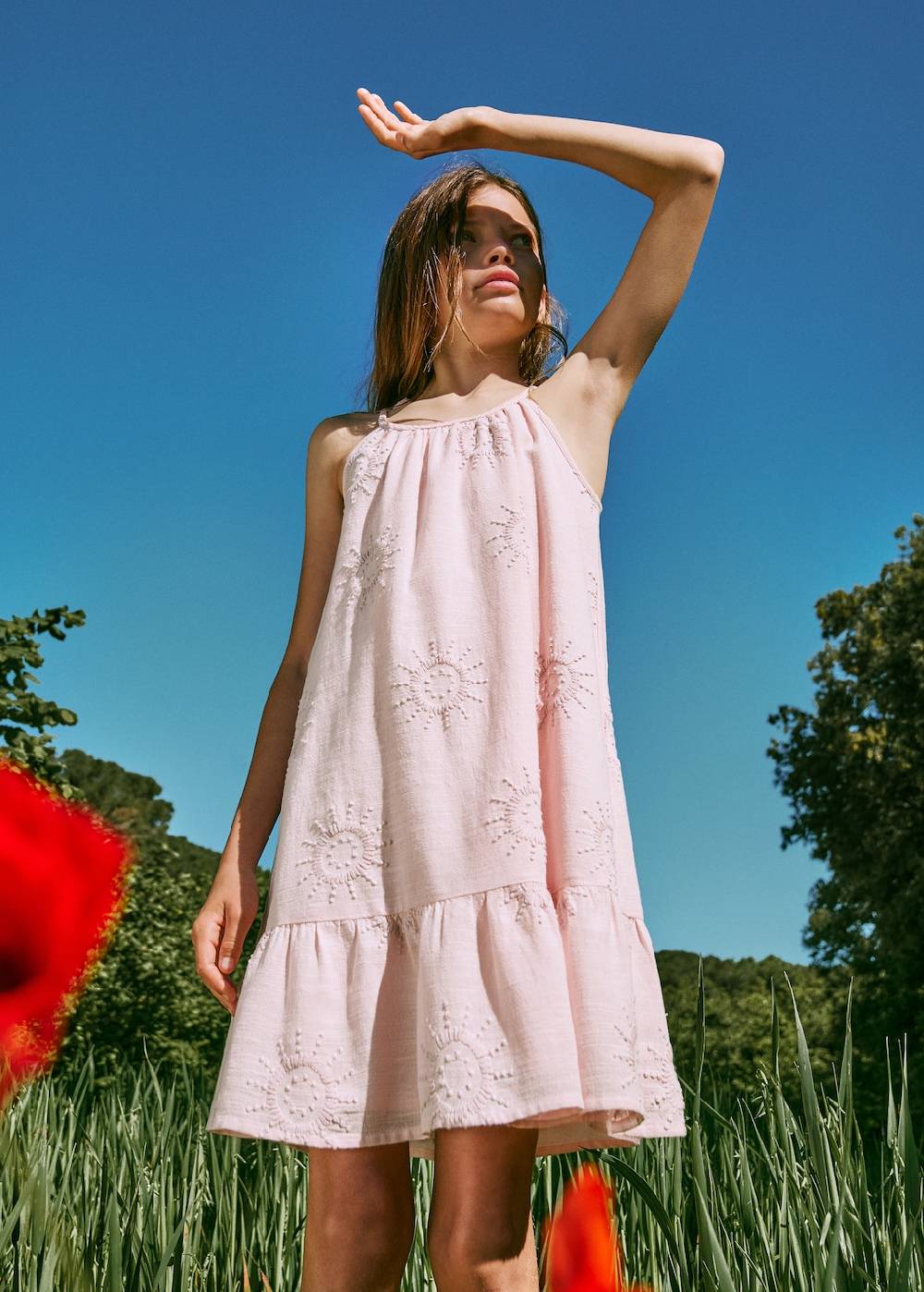 Mango Kleid mit gestickten Details Kostenloser Versand international