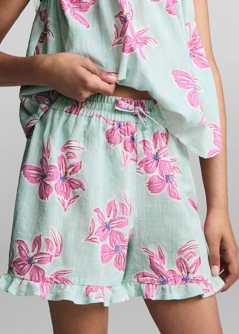 Mango Baumwollshorts mit Blumenmuster Im Verkauf