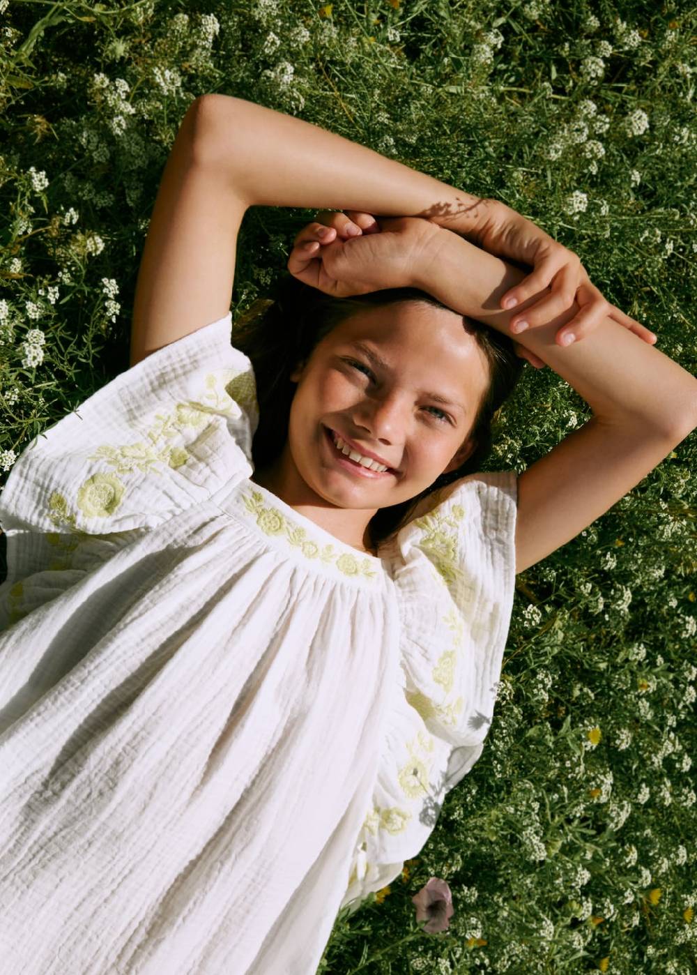 Mango Kleid mit gestickten Details 2025