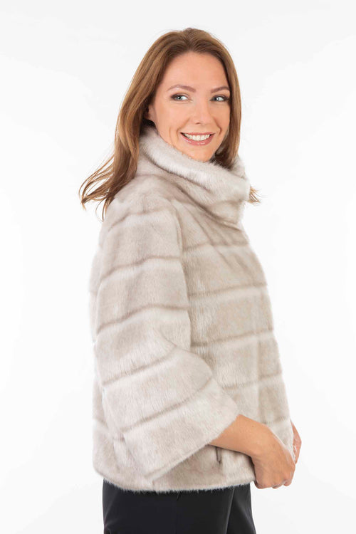 Petite M. Kurze Kunstpelzjacke in Silbergrau Kostenloser Versand international