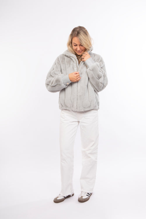 Petite M. Kunstpelz Bomberjacke in Silbergrau Saisonale Angebote