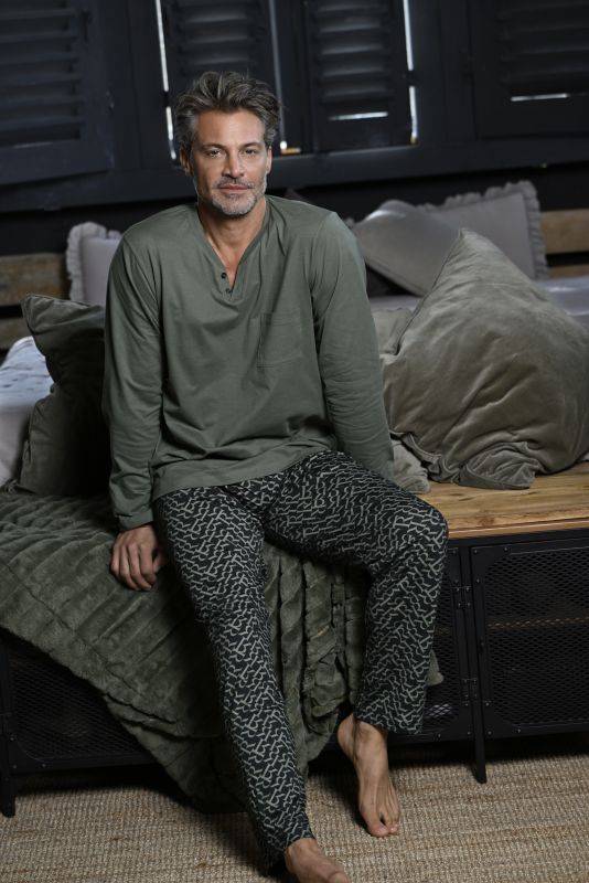 Ringella Pyjama mit V-Ausschnitt Letzte 2 Tage