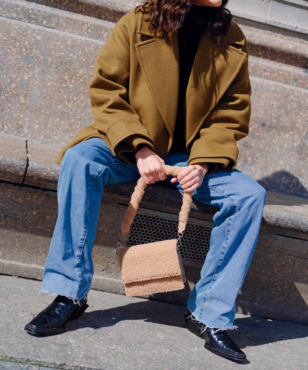 Seidenfelt Hellvi Crossbag with Teddy-Chain Neuheiten