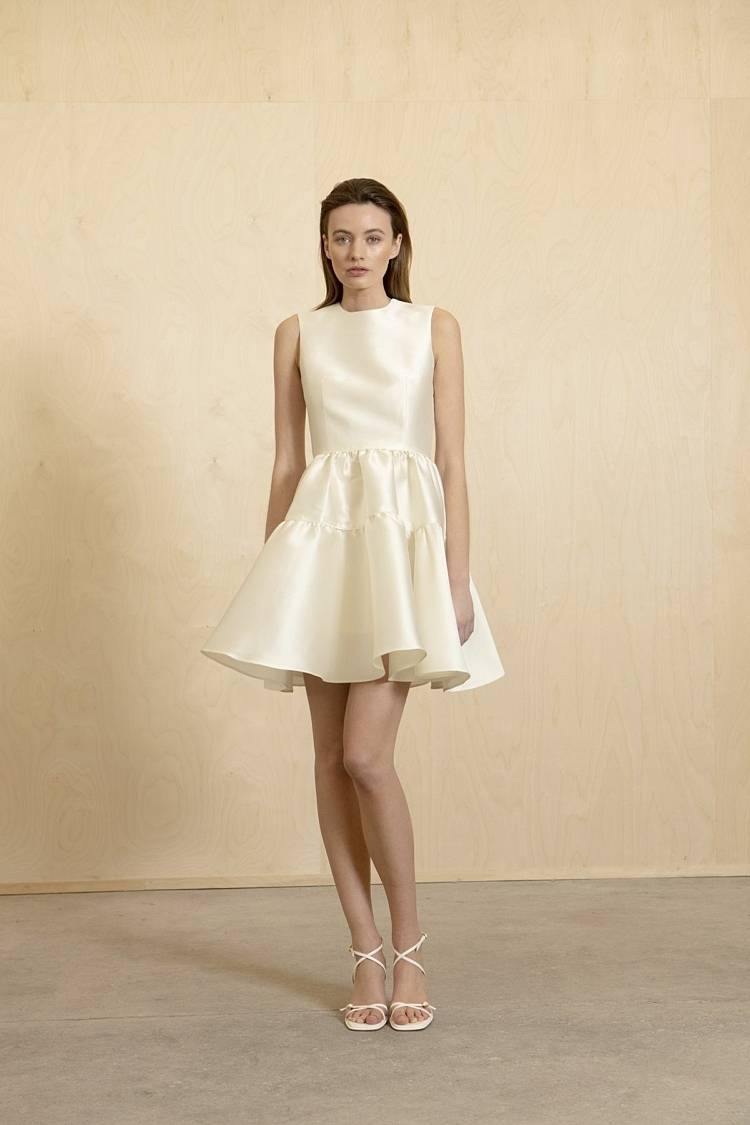 Sly 010 Romantisches Hochzeitskleid mit Raffungen Zeitbegrenzte Promotion