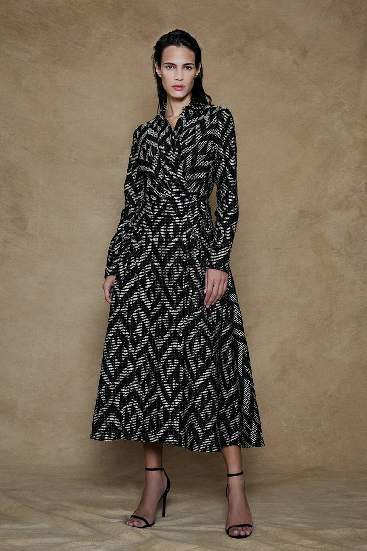 Sly 010 Midi-Wickelkleid mit grafischem Muster im Angebot
