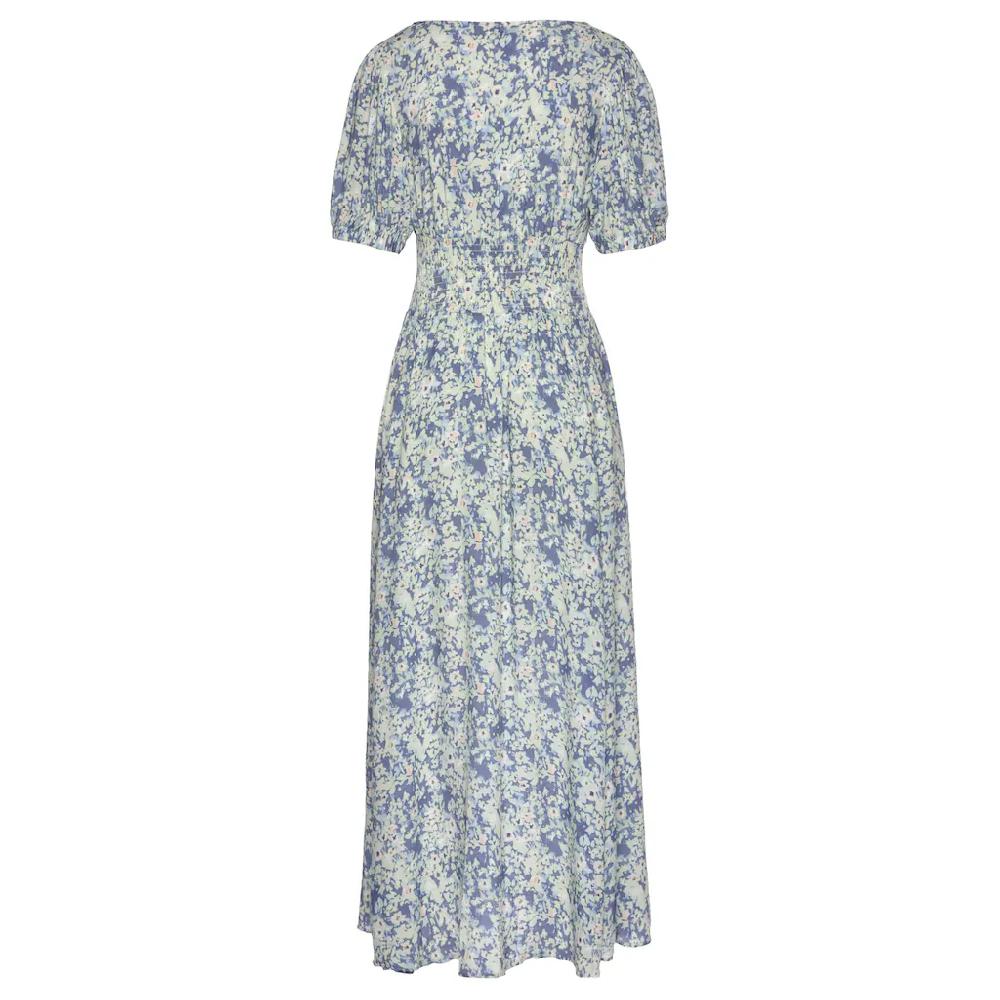 Buffalo Maxikleid mit zartem Blumendruck und V-Ausschnitt Sommerkleid Strandkleid Fabrikverkauf