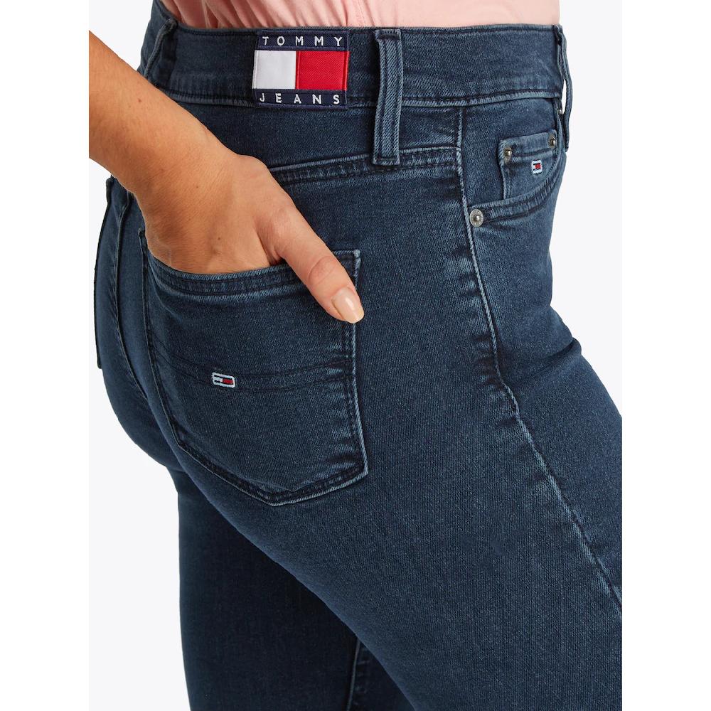 Tommy Jeans Skinny-fit-Jeans »Nora Mid Rise Skinny Fit« mit Waschung mit Logo-Badge Top Angebot
