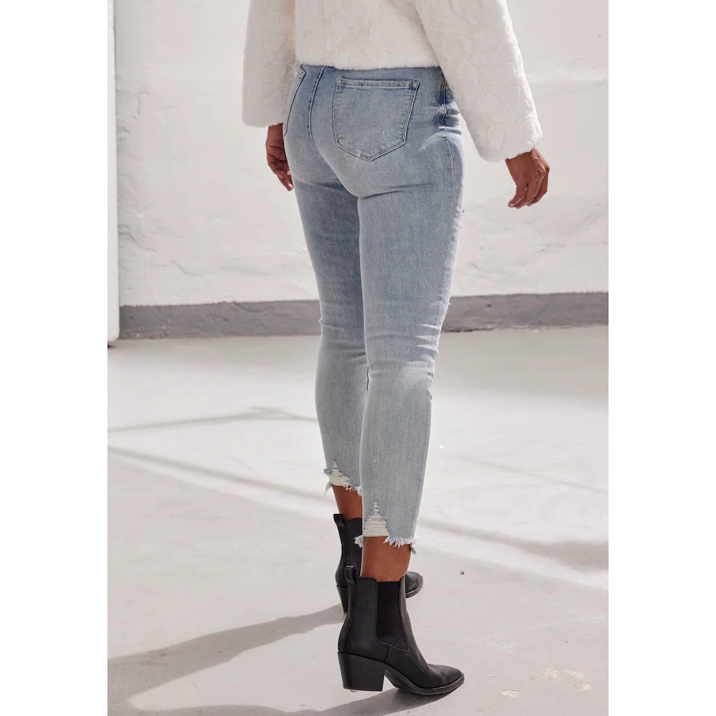 Buffalo Destroyed-Jeans mit ausgefranstem Beinabschluss und Stretchanteil schmale Passform im Angebot