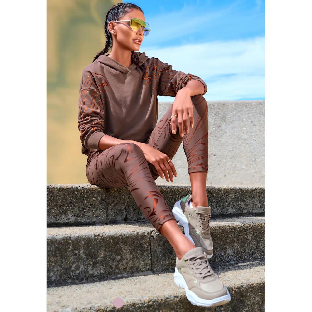 LASCANA ACTIVE Funktionsleggings Sportleggings mit glänzendem Print und 3D Schriftzug Letzte 2 Tage